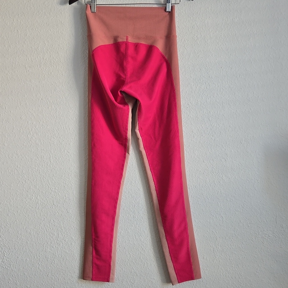 Beach riot Colorblock Women's Leggings inpink And Peach Size M - Picture 9 of 9